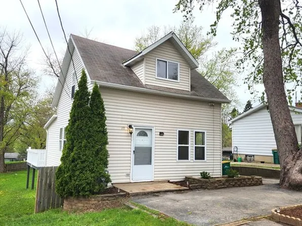 20 S Lake Ave, Fox Lake, IL 60020