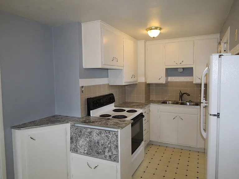 1204 E Bismark Ave — Photo 9