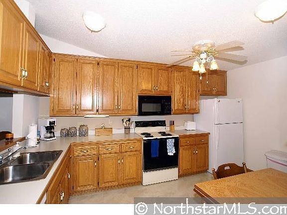 Raised panel custom oak cabinets. Newer dishwasher 