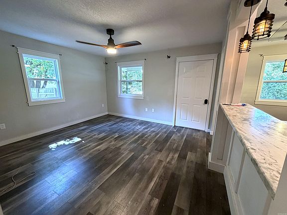 5th image of 404 Deridder Ave