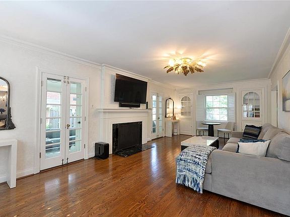 4th image of 937 S Bemiston Ave