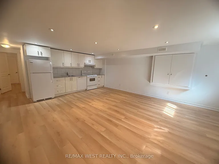 334 Silverthorn Ave #C — Photo 4