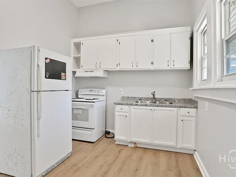 1112 Barnard St #A — Photo 15