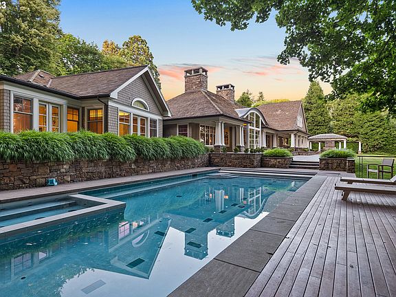 5th image of 3347 SE Riverwood Ln