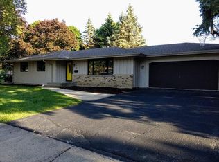 420 Ridge Dr, Dekalb, IL 60115