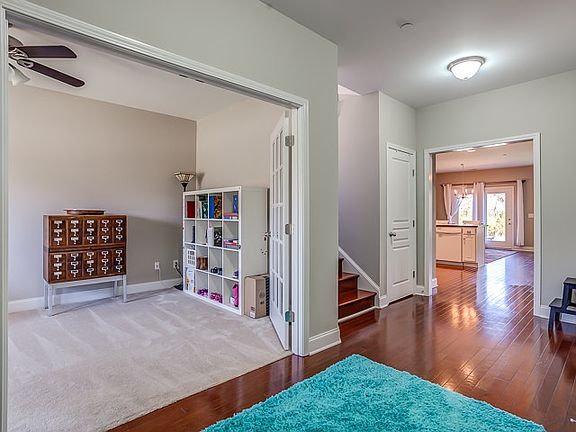 4th image of 6058 Yellowstone Dr