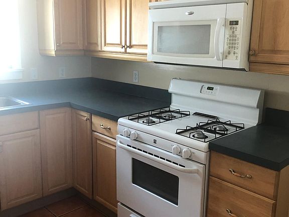 4th image of 337 Saint Lawrence Ave #2