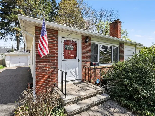 507 Beechwood Dr, East Rochester, NY 14445
