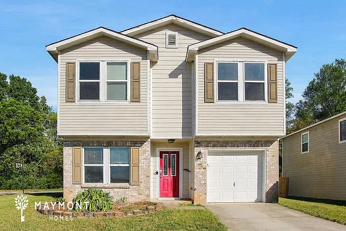 3 bed, 2.5 bath, 2360 sqft, $1,495 — Photo 2