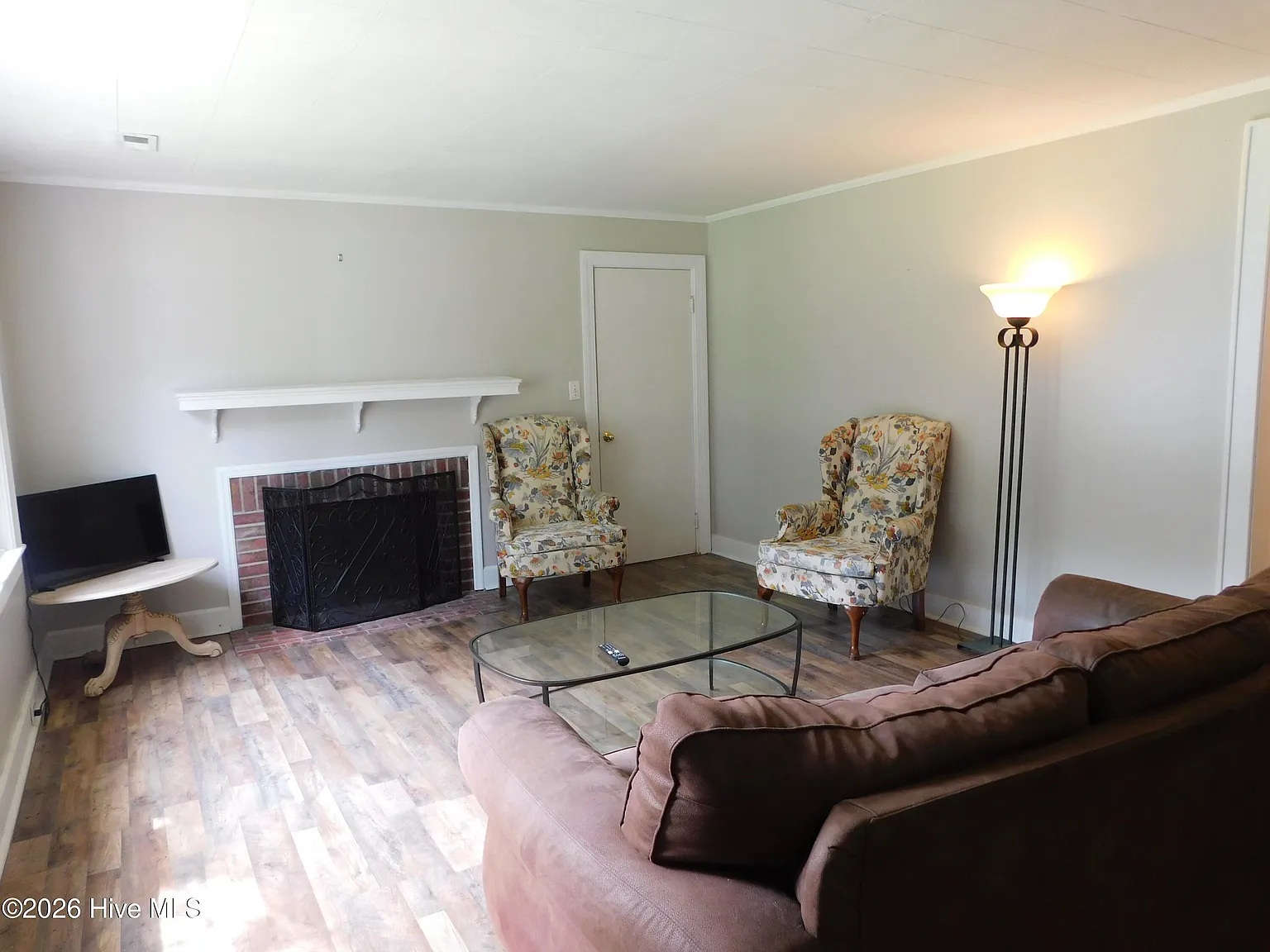 2 bed, 1.0 bath, $1,400 — Photo 2