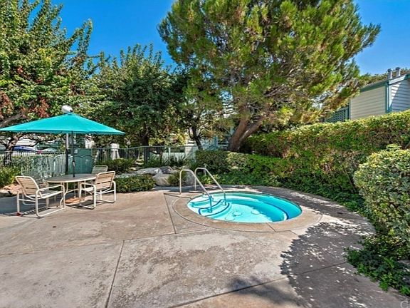 3rd image of 920 Del Amo Blvd Unit 8