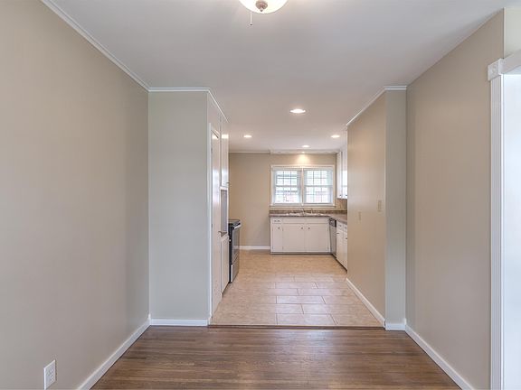 Dining room into kitchen