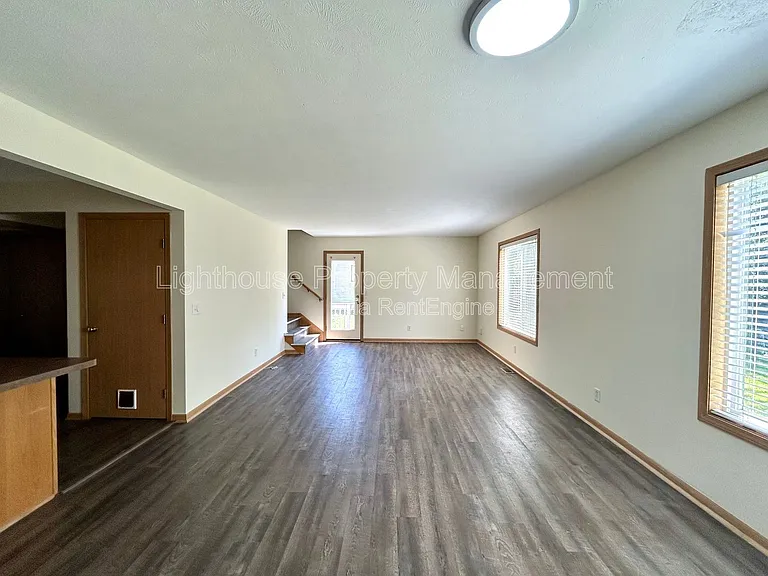 2103 Kinnrow Ave NW — Photo 6