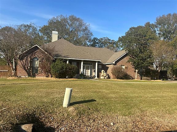 2nd image of 440 Vincent Rd