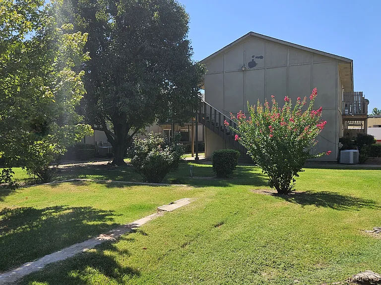 Parkridge Apartments — Photo 7