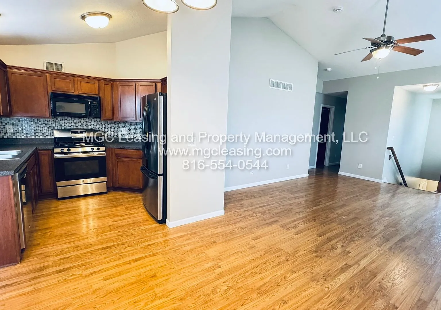 8426 N Ava Ave — Photo 3