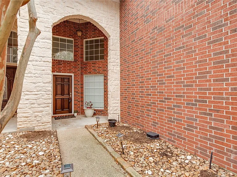 1605 Ethic Ln — Photo 4