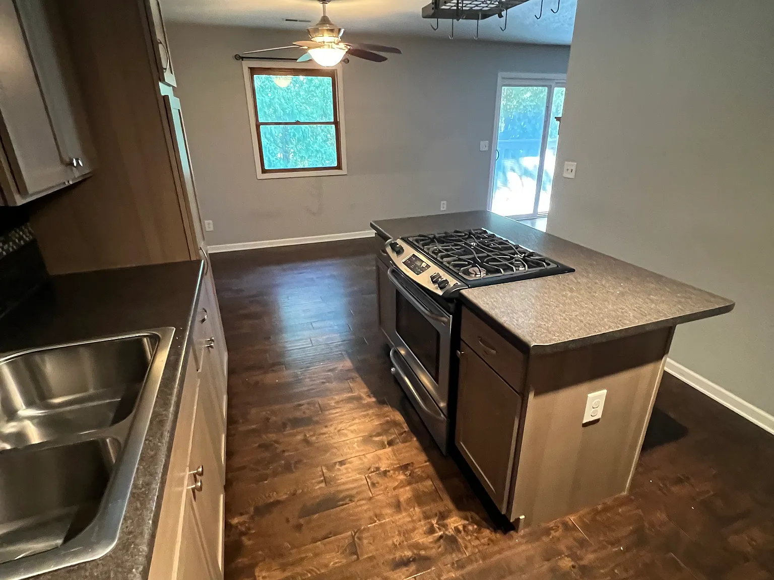 2 bed, 1230 sqft, $1,600 — Photo 2