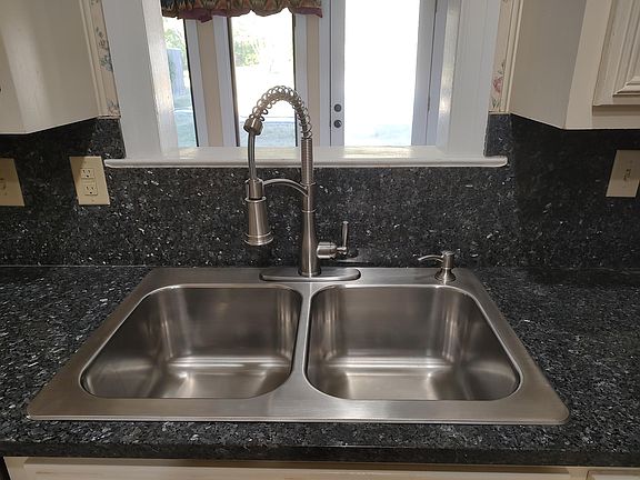 4th image of 6389 Eastwood Glen Pl