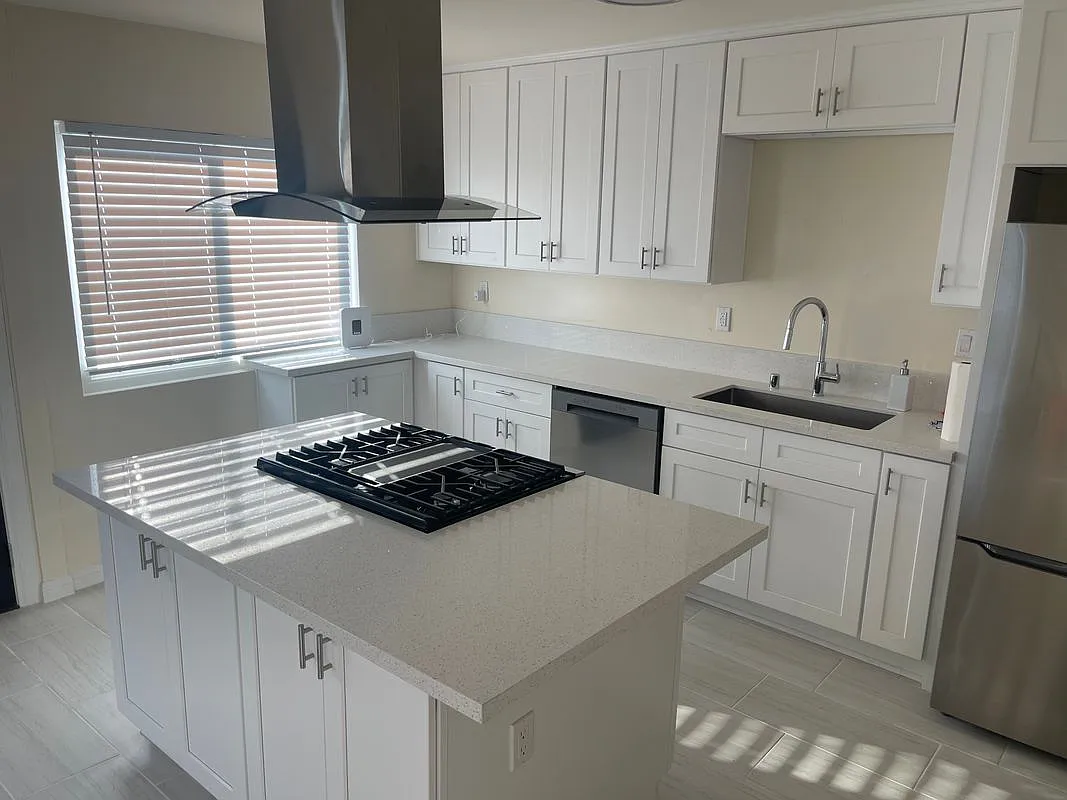 2 bed, 1.0 bath, 610 sqft, $3,100 — Photo 2