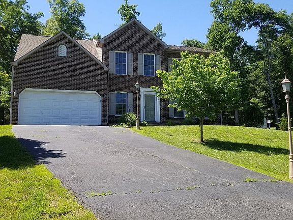 3rd image of 124 Montgomery Farms Ave