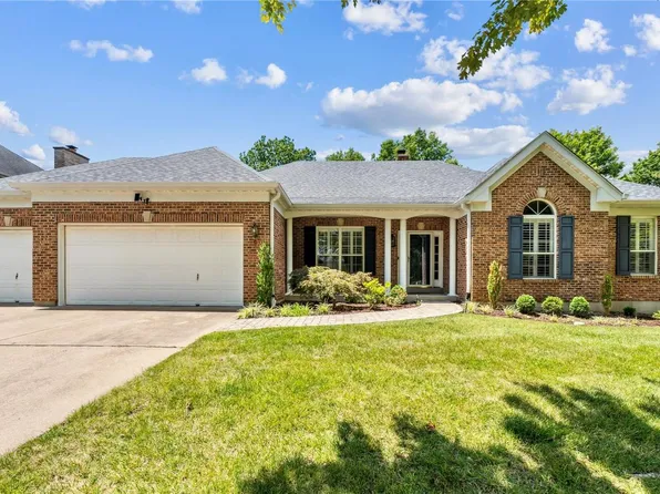 1247 Somerset Field Dr, Chesterfield, MO 63005