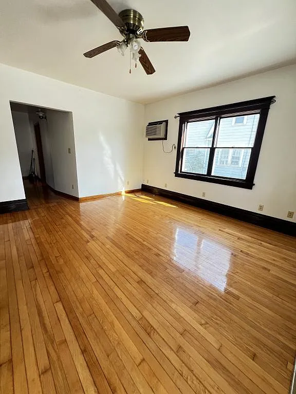 1812 Oregon St — Photo 3