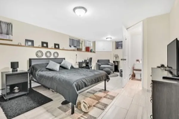 Rented by Halvatzis Realty | media 8