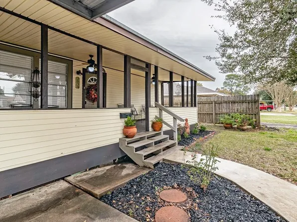 3834 Taft Ave, Groves, TX 77619