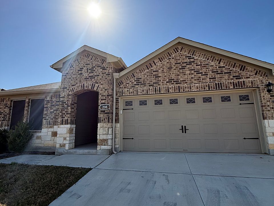 1st image of 208 Yucca Dr