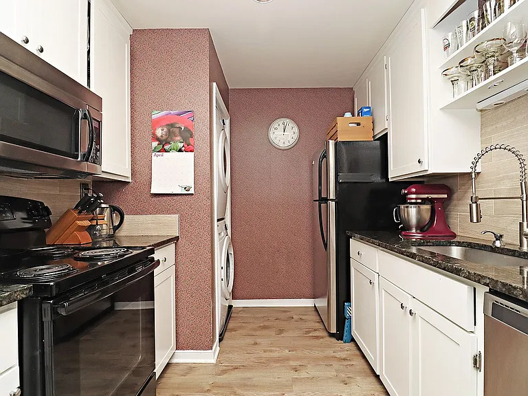 1242 Clifden Grn — Photo 5