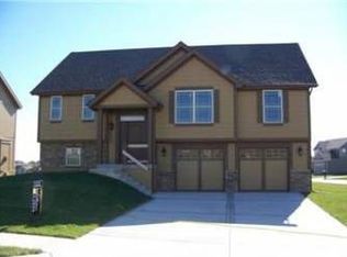 8003 NE 105th St, Kansas City, MO 64157
