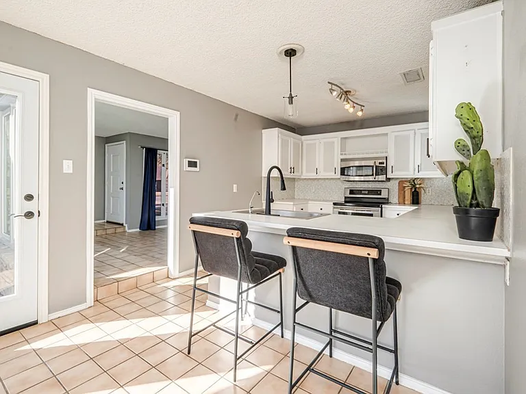 2202 Wydewood Dr — Photo 11