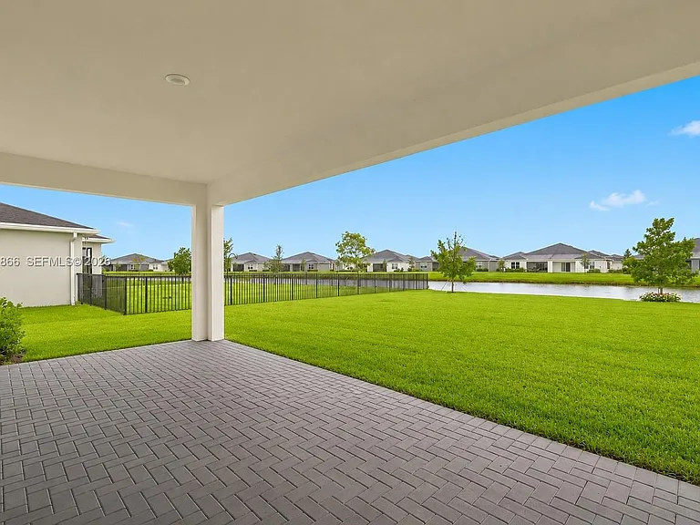 12303 SW Roma Cir — Photo 35