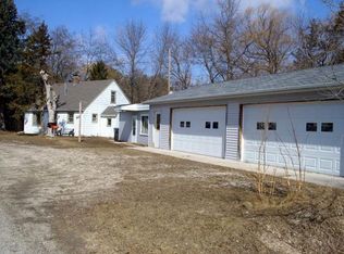 105 Lake St, Cascade, WI 53011