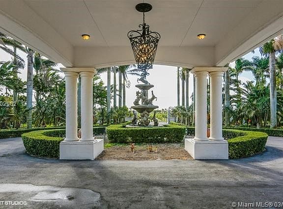 Expansive Covered Porte Cochere Entrance with Gorgeous Fountain