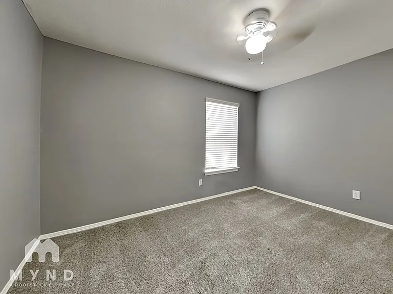 1815 Sherwood Forest Cir — Photo 20