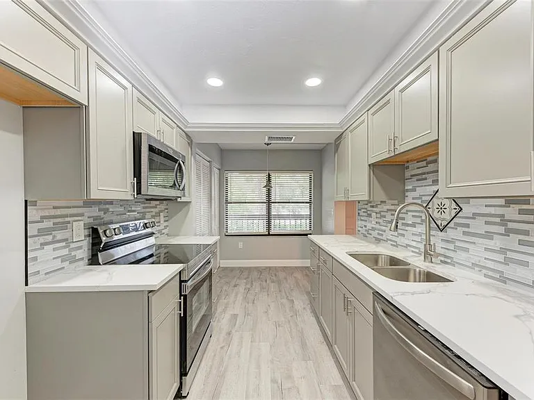 515 30th Ave W #H201 — Photo 5