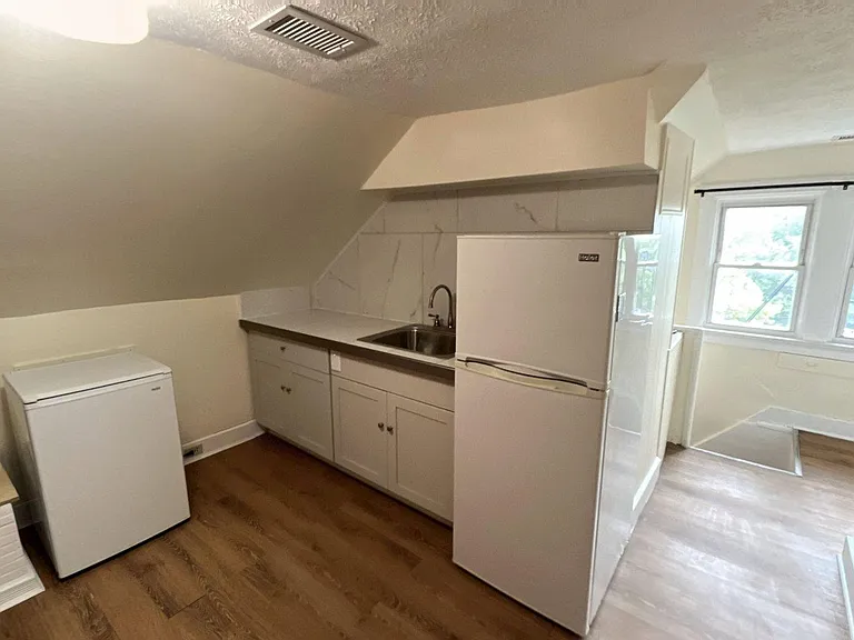 449 Riddle Rd #3 — Photo 3