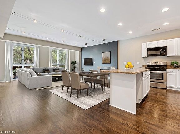 4th image of 2902 N Central Park Ave APT 2S