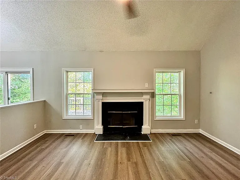 4019 Sherry Ct — Photo 12