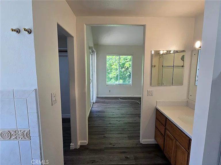 25317 Avenida Ronada — Photo 37