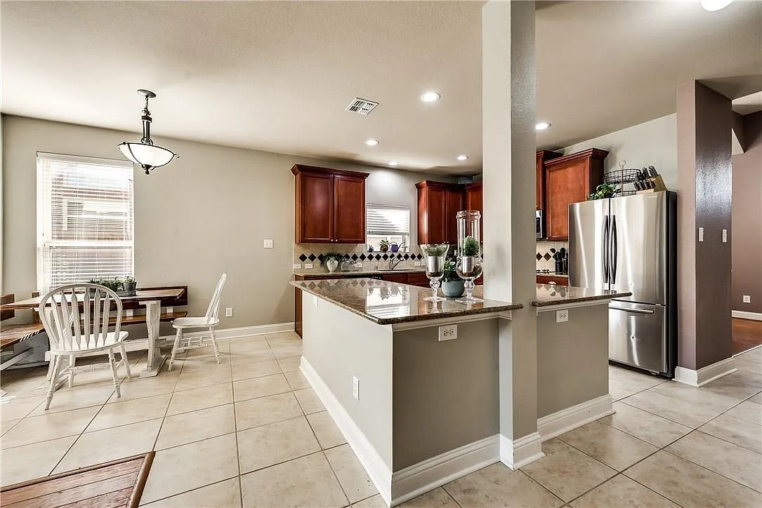 3824 Jeanette Ln — Photo 4