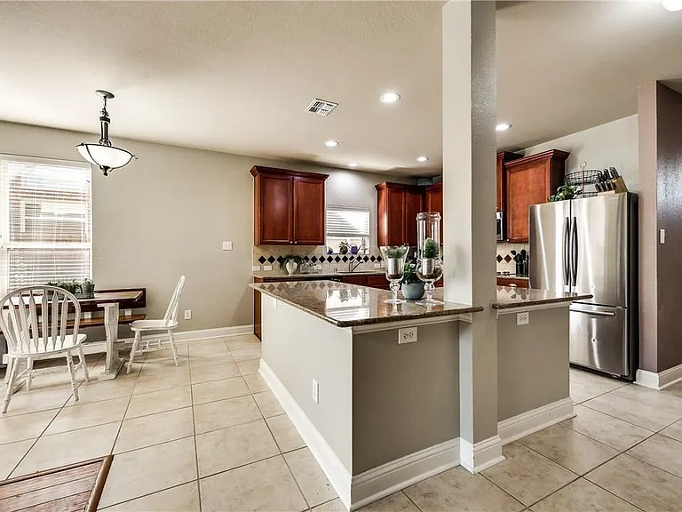 3824 Jeanette Ln — Photo 4