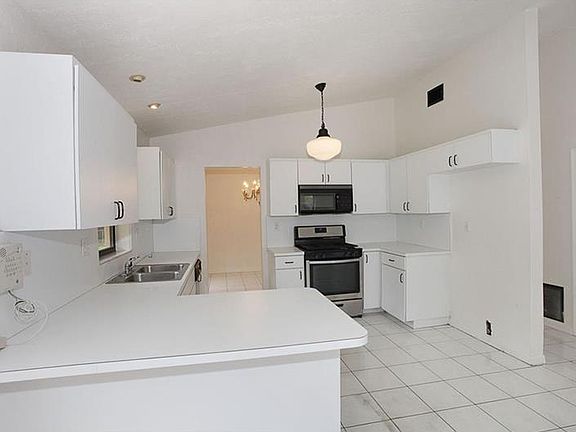 4th image of 18101 SW 89th Ave