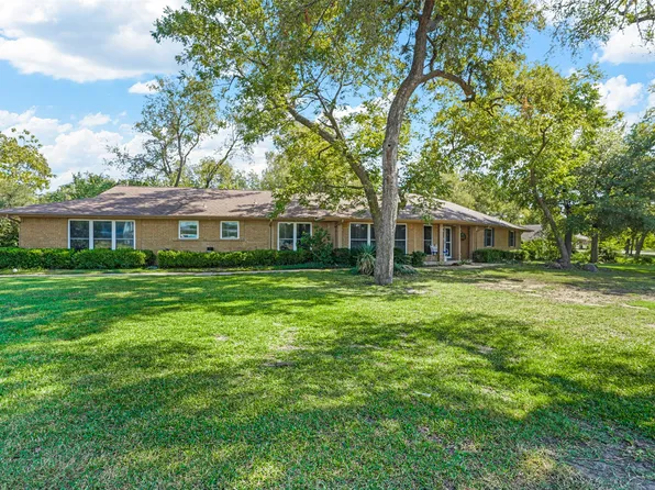 605 S Manson St, Wolfe City, TX 75496