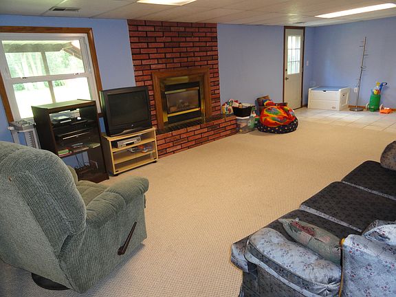 Large walk-out family room