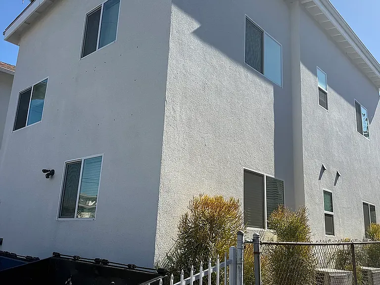 3004 Shrine Pl S — Photo 2
