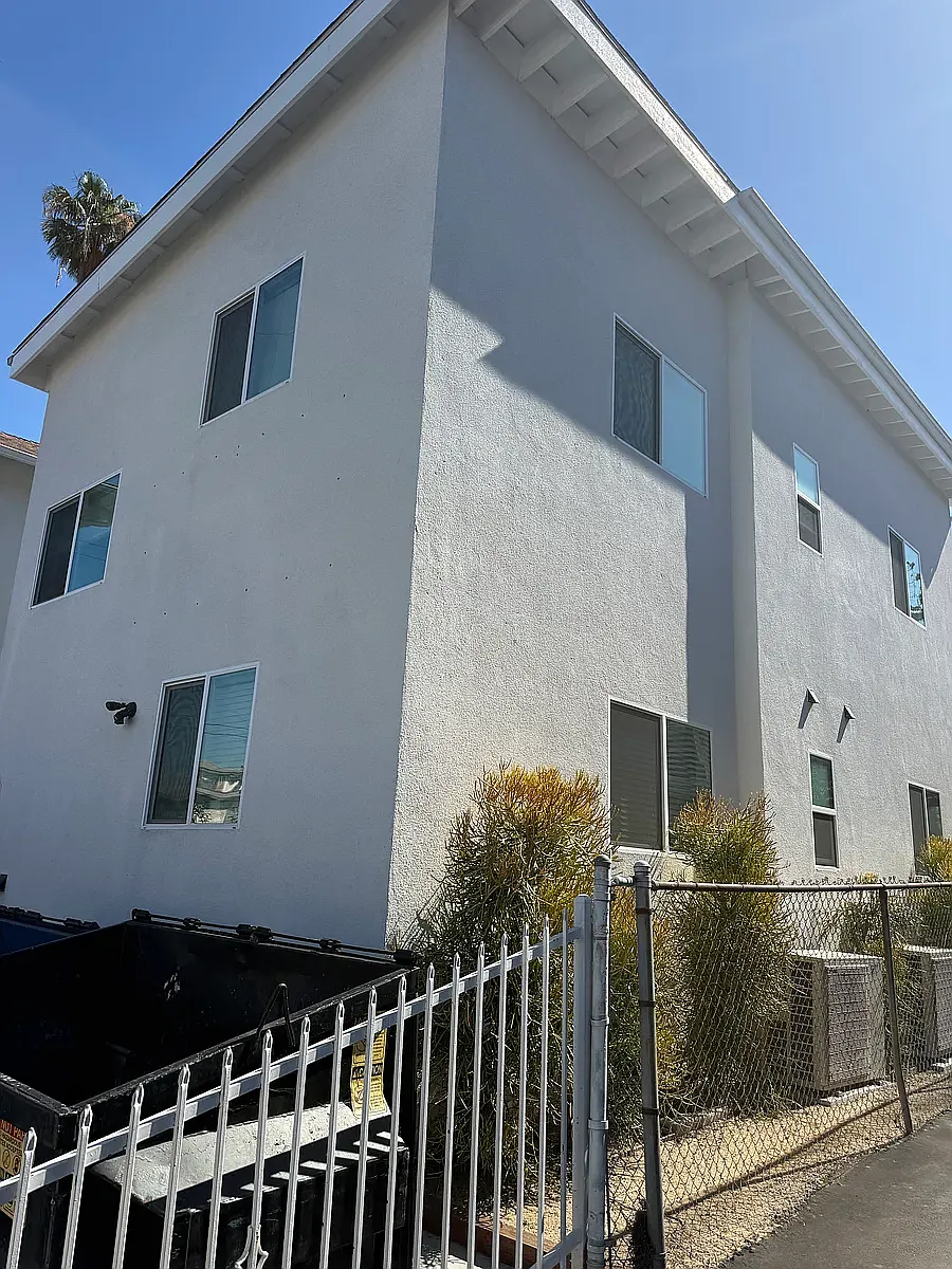 Building Photo - 3004 Shrine Pl S