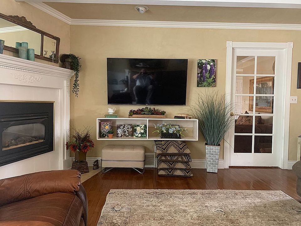 2nd image of 665 E 550 N